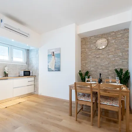Lady Hana 2 Apartment