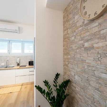 Lady Hana 2 Apartment