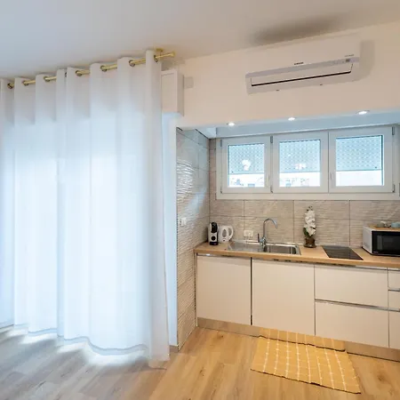 Lady Hana 2 Apartment *